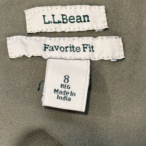 L.L. Bean Sage Green Favorite Fit Stretch Cargo Shorts Ladies Size 8 - Picture 3 of 3